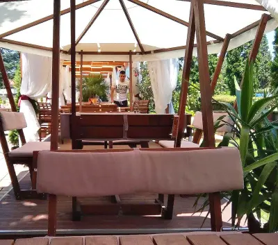 За ресторанта